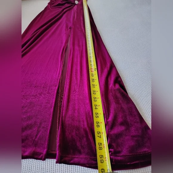 R & M Richards Elegant Magenta Velvet Evening Gown Size 6 - Picture 8 of 9